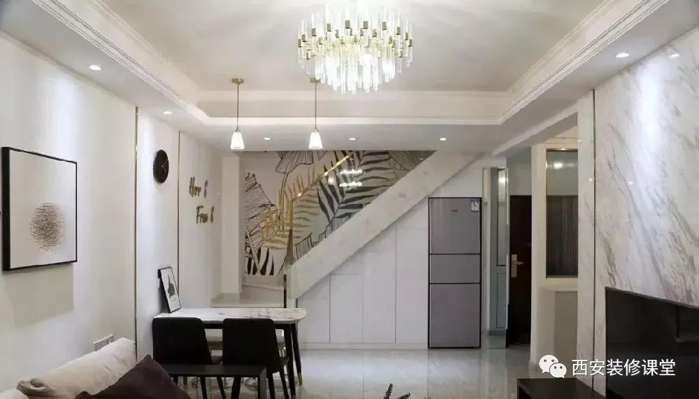 楼梯下放冰箱,怎么做更美观?