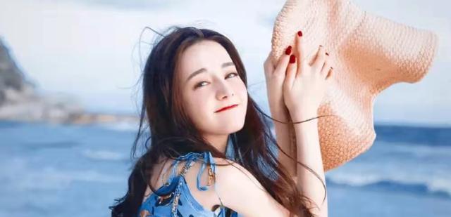 张艺谋|迪丽热巴两次新剧开播均遇对手，先肖战后杨洋，做到一枝独秀不易