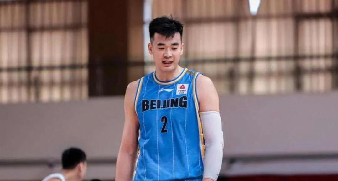 李慕豪如今处境尴尬或再成交易筹码,不知会不会后悔当初加盟首钢