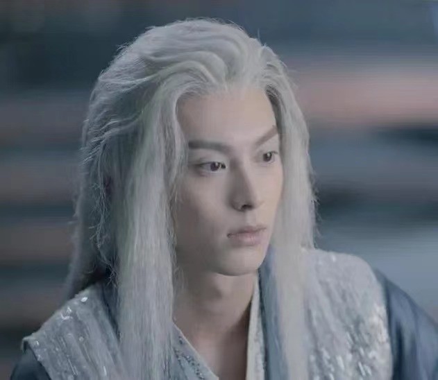 杨洋|“白发美男子”别硬演，有人惊艳了时光，有人却成了“灾难现场”