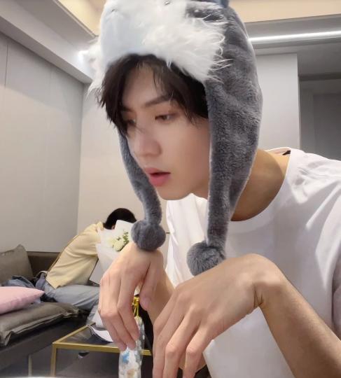 陈哲远|陈哲远：宣传新剧写手书，网友直言字迹像小学生不及其他5位主演