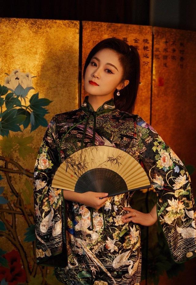 王小玮|玖月奇迹王小玮跨界演小品,表现出彩!组合里两人疑似复婚!