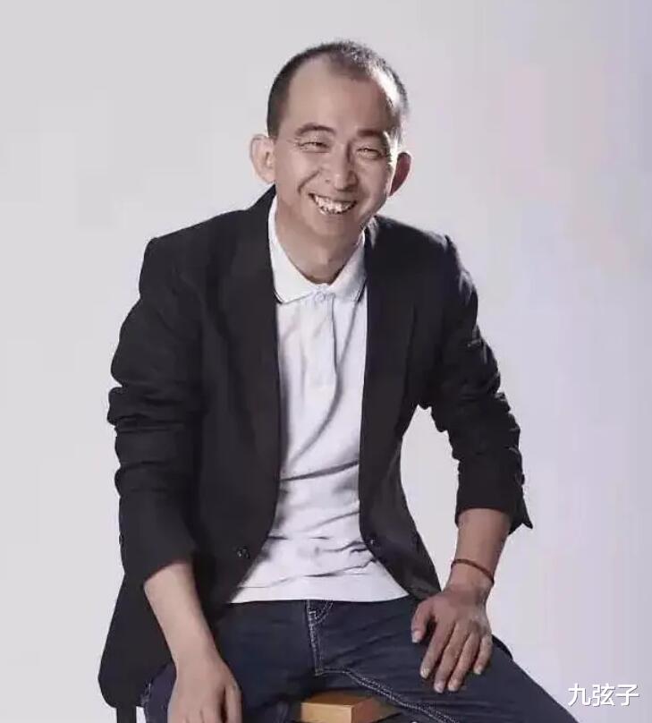 巨兴茂|靠“丑”的奇特出名,巨兴茂娶小15岁娇妻,美其名曰:改善基因