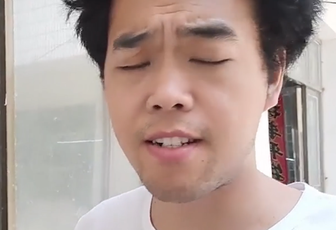 大琛:儿子记下支付密码,偷8000块买无人机,父亲教育遭网友指责!