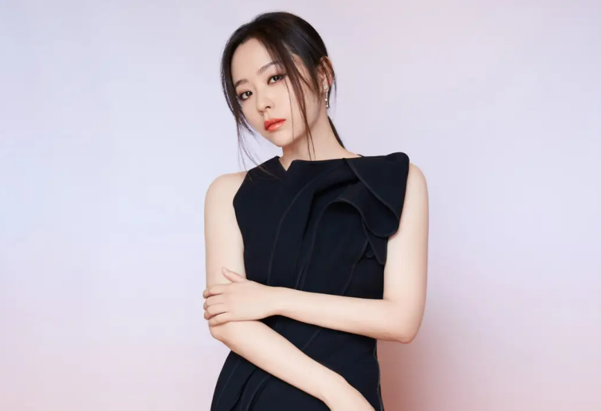 张靓颖|张靓颖离婚净身出户，被前夫卷走6亿，与其曾相爱15年