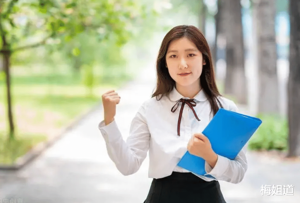 |95后女大学生反向操作,从设计院离职后当“保安”,网友表示费解