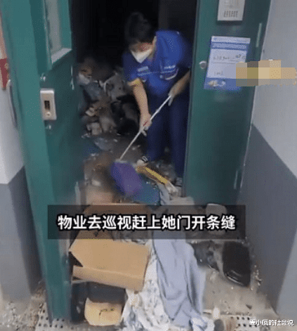 老人网购600个快递堆在家不拆,背景曝光,“未婚无儿女”引热议