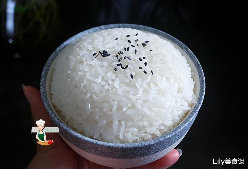 买大米时，不管是啥牌子，米商贩：认准这4点，轻松选出优质好米