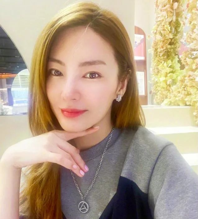 路人甲|好爸爸女儿又发新照？张雨绮营销好人缘？刘亦菲吃到新剧的红利？