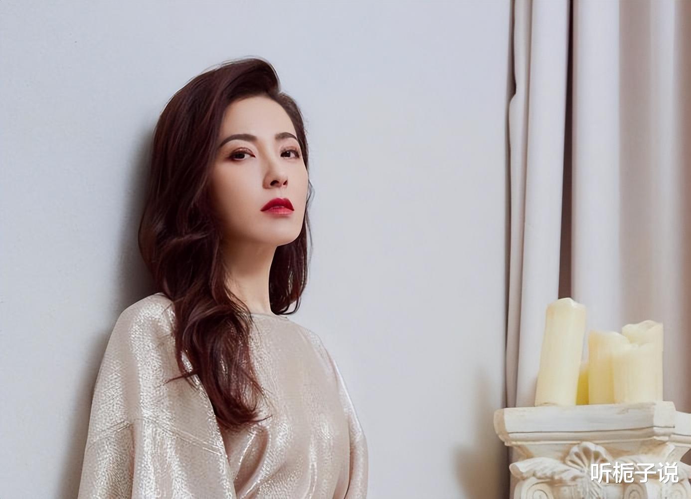 曾黎|曾黎事业稳定，将生活过成了一首诗，46岁的她，感情却没有着落