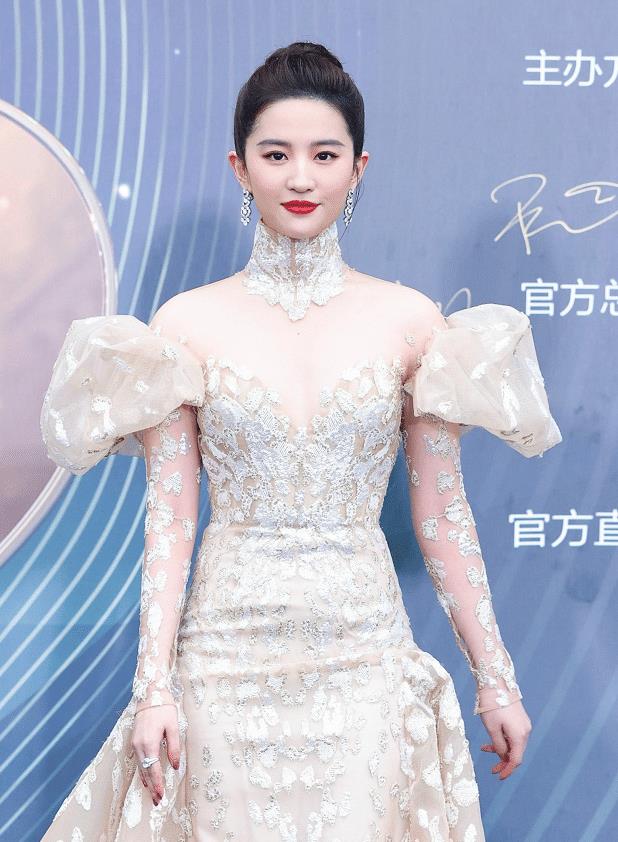 张天爱|微薄电影之夜，张天爱的身材登上热搜榜首，病态审美“白幼瘦”引发热议