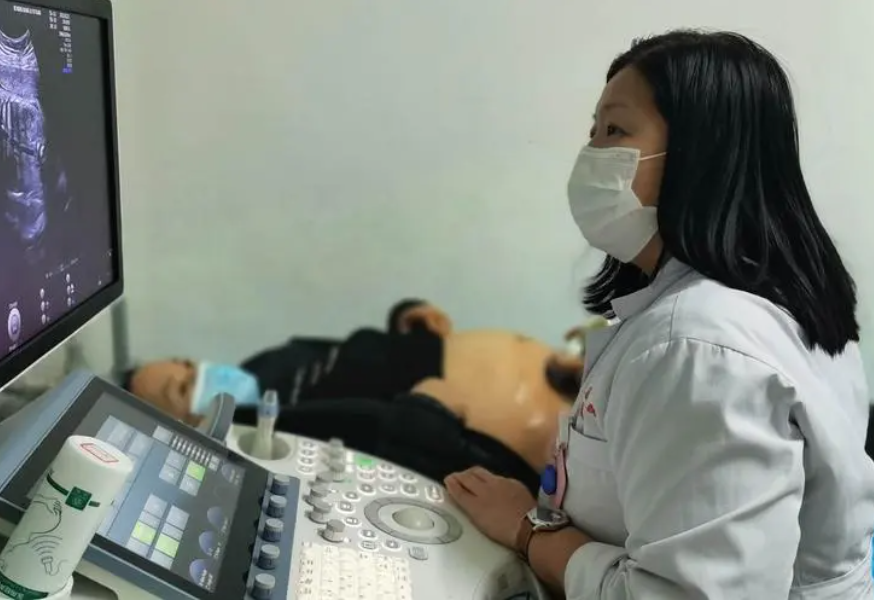 医学生|医学生工作时手机不敢离手，遇到困难就百度，内容却让人细思极恐