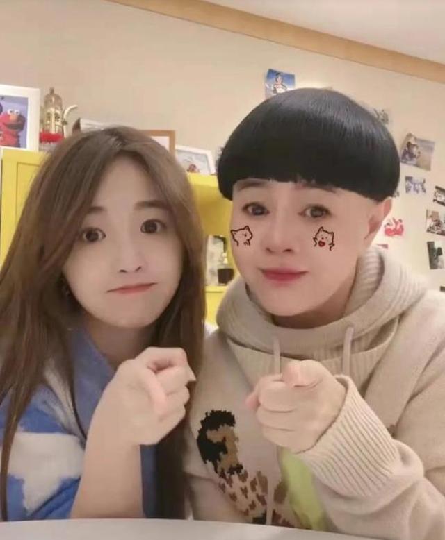 拖鞋 56岁金龟子商场被围观，穿千元拖鞋为人亲切，还是20年前锅盖发型