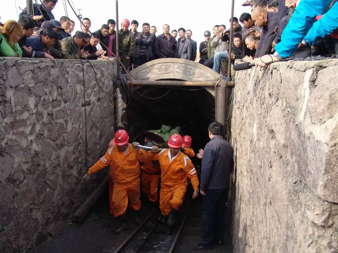 王宝强曝光这些行骗的“杀猪匠”:专害农民工,火化后骨灰冲进马桶