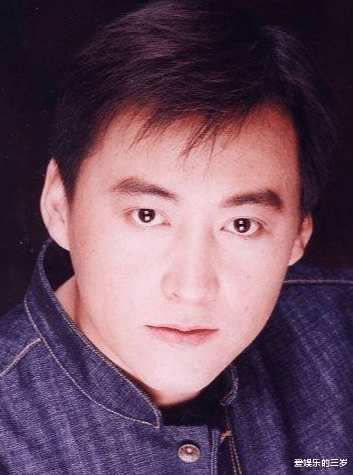 刘小锋|演员刘小锋:40岁娶小16岁娇妻, 婚后育有2子, 今一家四口其乐融融