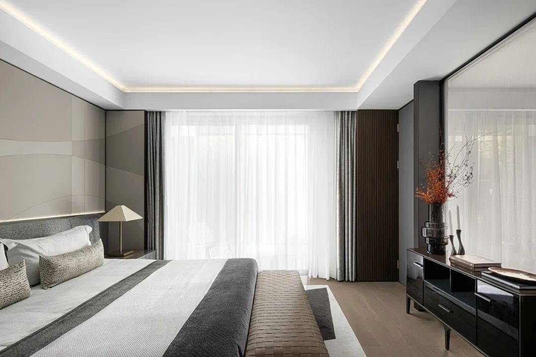 大理石+木饰面+嵌入式灯带，160m2轻奢复古感，他拿捏了！