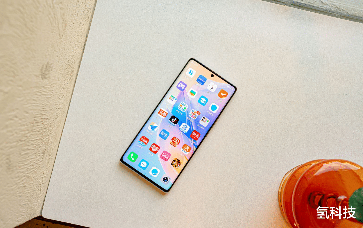 荣耀|荣耀60 SE再攀颜值巅峰，双曲面设计或成未来主流