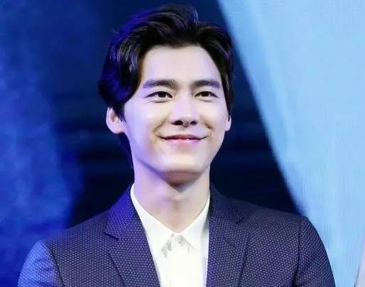 李易峰|娱乐圈惊现预言家!4年前精准预测李易峰事件,最新预言是陈伟霆