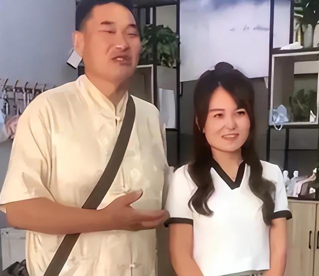 陈萌|大衣哥与儿媳陈萌罕见同框，距离订婚时隔俩月，网友：像换了个人