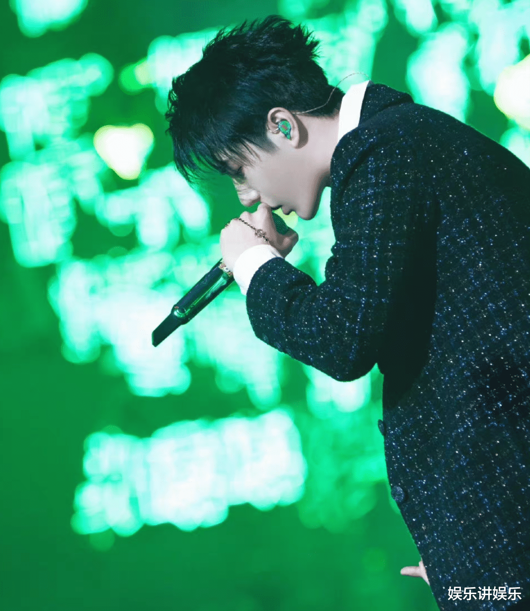 杜华|乐华盲盒大公开，王一博杜华成隐藏款，粉丝：想要退款！