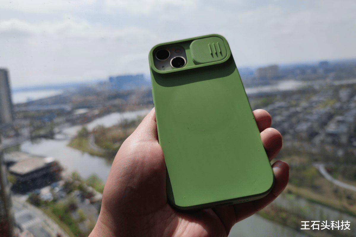 苹果|iPhone 13磁吸配件，耐尔金套装上手体验！再见了，苹果原装！