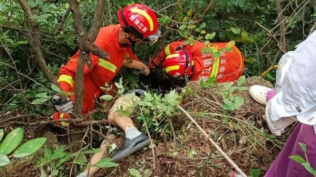 出事了,47岁滴哥绝望跳崖!只因将手机借给乘客