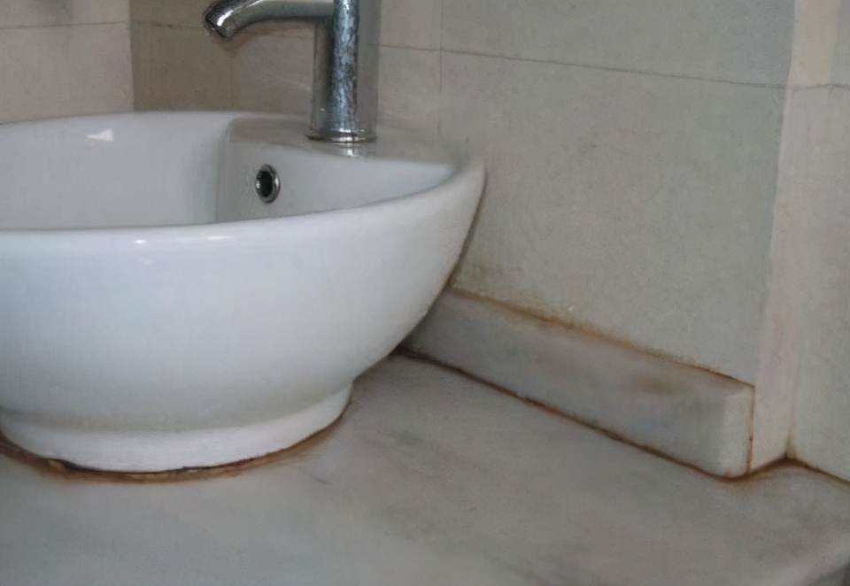 为什么有钱人卫生间不用玻璃胶?他们都用这种材料代替,实用极了