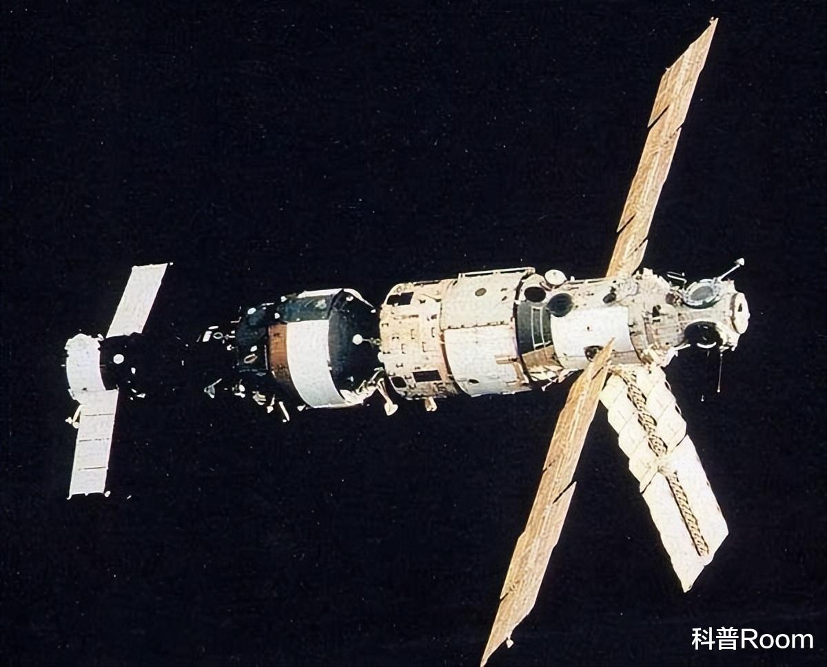 宇航员在太空遇难,会经历多么可怕的过程?尸体又会发生什么变化