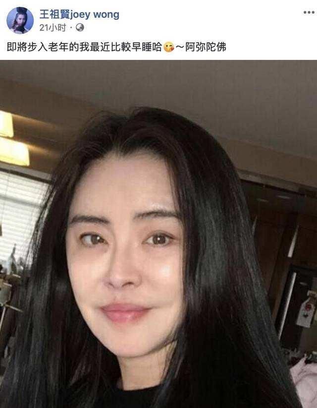 王祖贤|55岁王祖贤拜佛被偶遇，双手合十表情虔诚，被吐槽颜值暴跌似路人