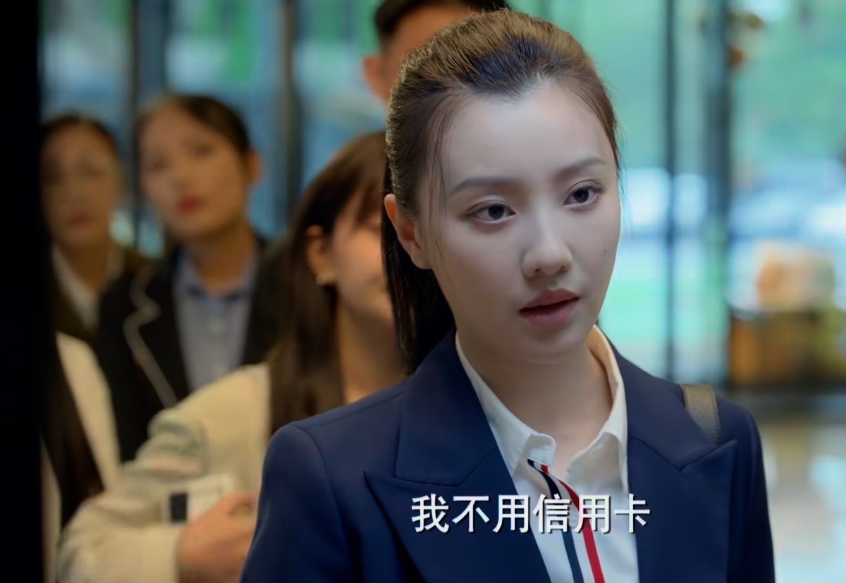 玫瑰之战|玫瑰之战:叶勤勤露出真面目,三处伏笔暗示她才是本剧的狠角色