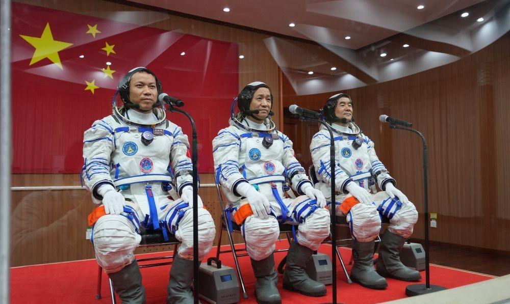 美国无人火箭试射!50年前就已载人登月,为何现在反而上不去了?
