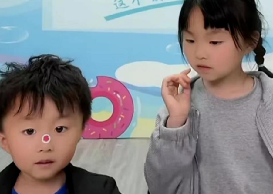 许敏|田静晒姚威吹气球画面，疑为六一儿童节做准备，配文内容显情商