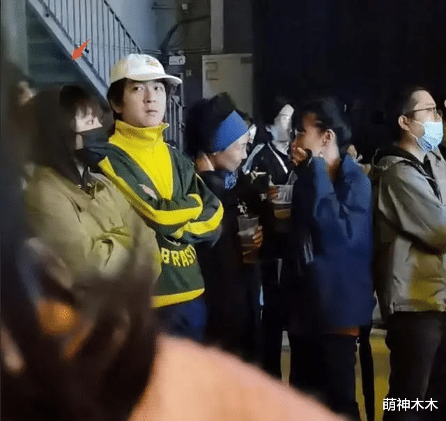 马思纯|马思纯与张哲轩电梯亲吻，身材臃肿发福严重，此前曾被曝结婚怀孕