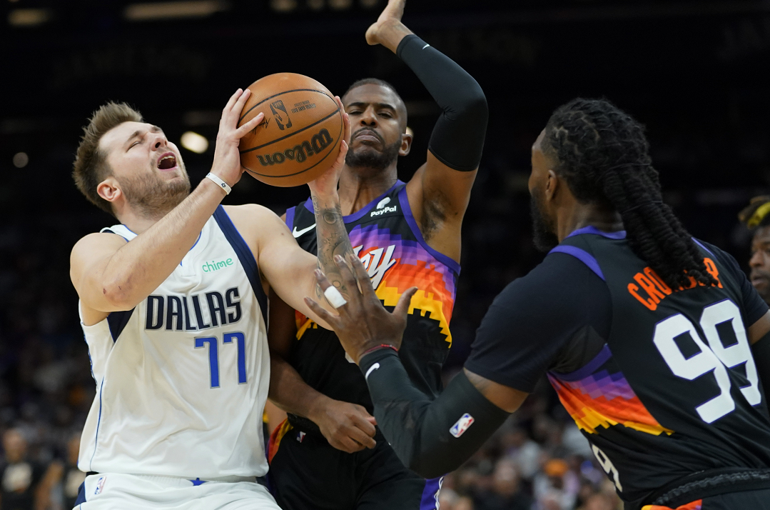 里弗斯|45+12+8！NBA巨星险造21分大逆转，联盟第1稳住了，三核联手67分