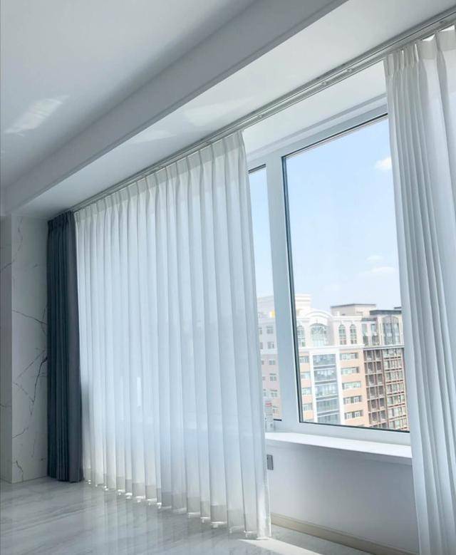 越来越多人挂窗帘不用罗马杆,现在流行装这种,美观又方便!