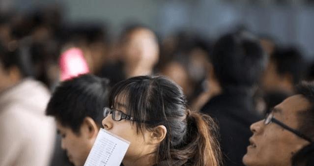 考试|人社部传来“好消息”，招聘门槛或将有望下调，毕业生这下有福了