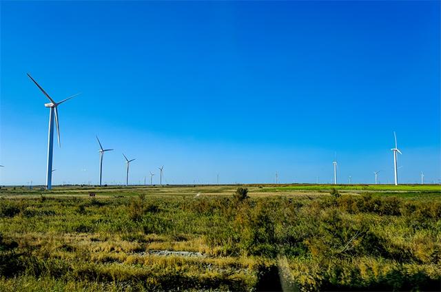 |陆上“风”“光”在此处