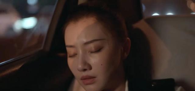 玫瑰之战|《玫瑰之战》唐小樱冒充叶勤勤，真正的叶勤勤去了哪里？细思极恐