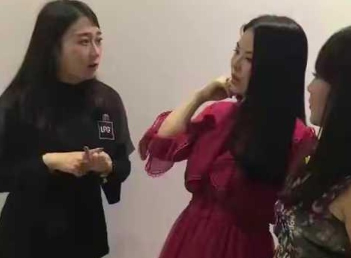 李湘 李湘减肥成功了？46岁状态回春，手中大钻戒明显，疑似再婚