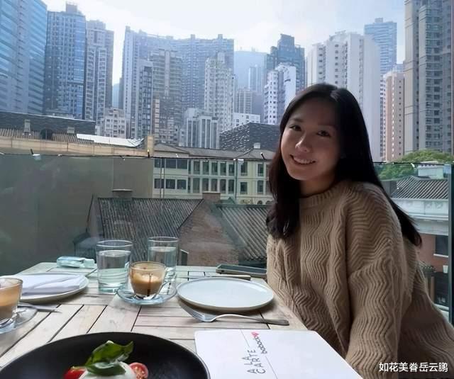 李丽珍|李丽珍女儿近照曝光,颜值引争议,星二代里还是邱淑贞的女儿赢了