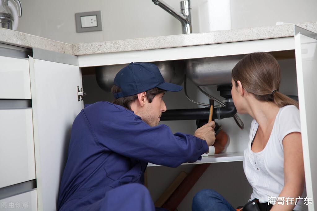 |我与女房东的故事(二)帮女房东修了水管,湿了一身