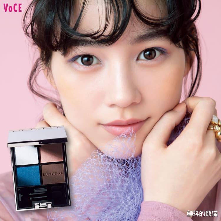 眼影 能年玲奈 像花瓣一样优雅可爱 春日使用四色眼影的彩妆技巧