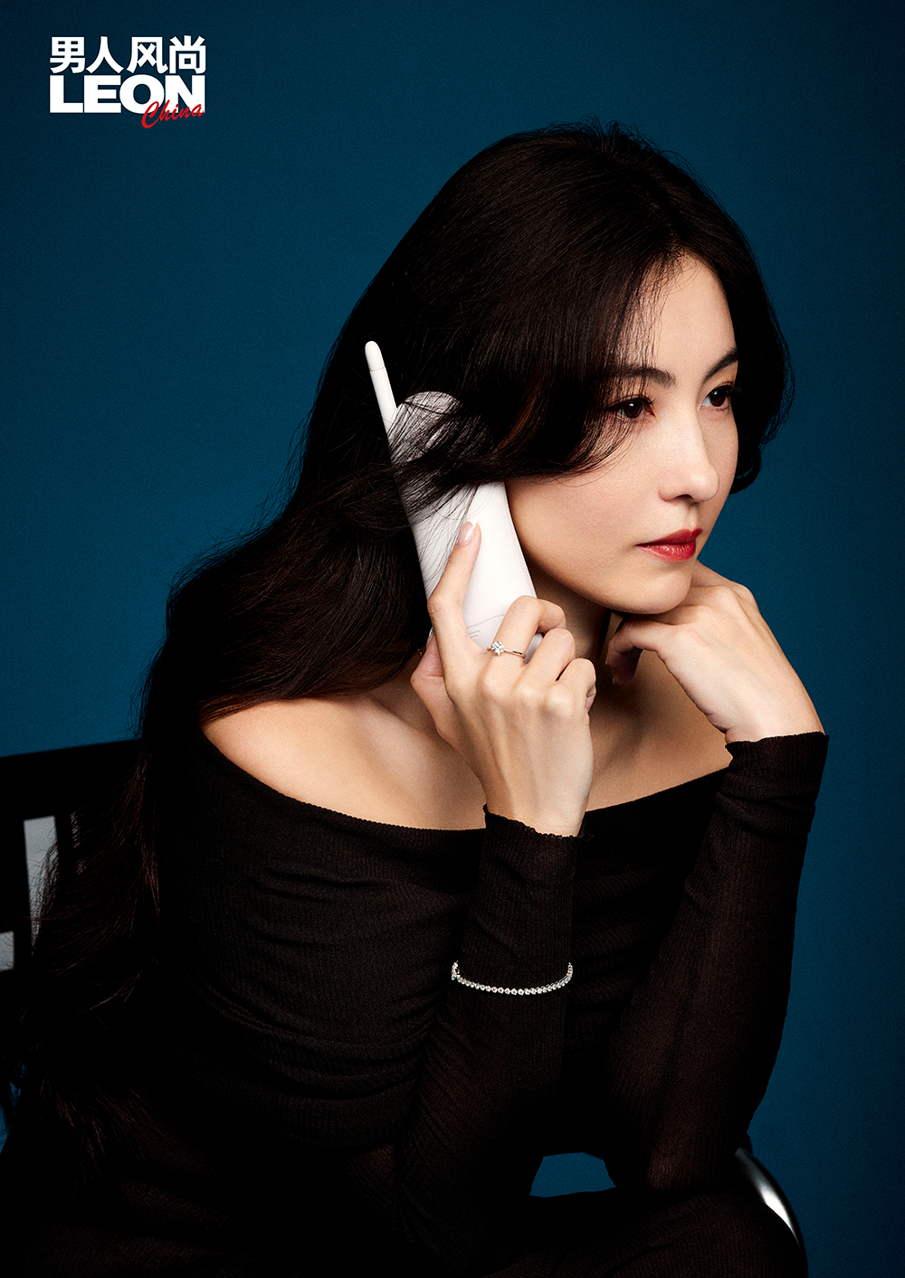 张柏芝|张柏芝登《男人风尚》12月刊封面 露肩长裙造型诠释双面纯净大片