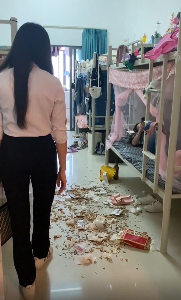 广东:00后厂妹宿舍混乱得像狗窝,垃圾到处乱扔,换洗内裤随便挂
