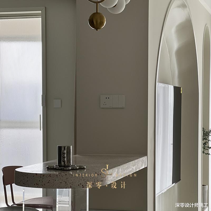 合肥九溪江南客厅，阳台纳入室内，和旁边小房间打通，做成开放式