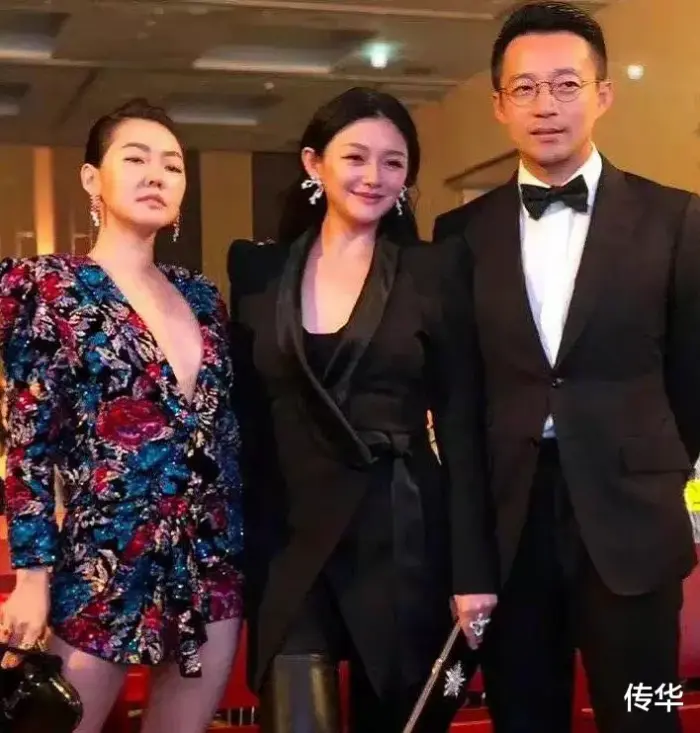 小S|小S的出轨对象唐老师现身了！两人生活照片互相依偎在一起