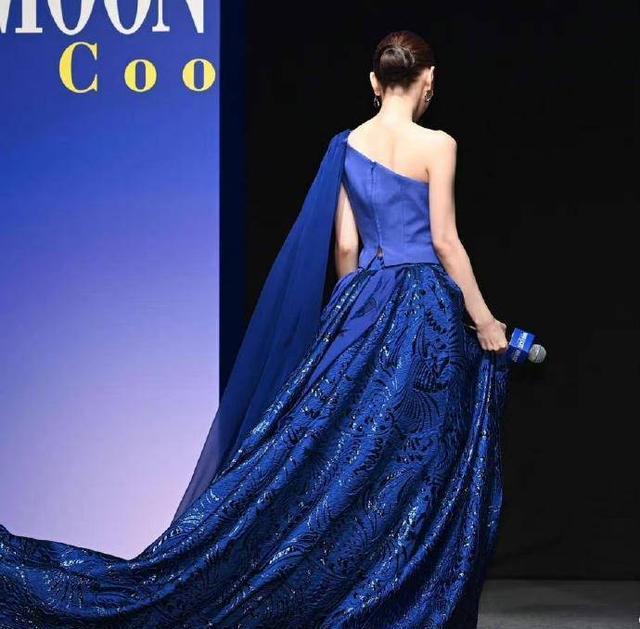 陈飞宇|日本女星北川景子穿露斜肩衣裙！雪肤玉貌美得让人窒息