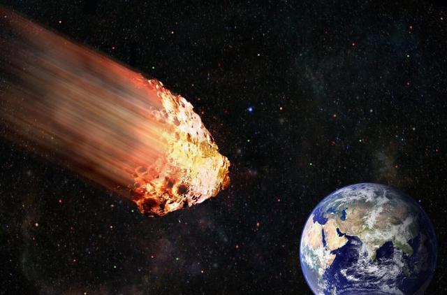 直径只有0.7米，小行星袭击加拿大，音爆和火光照亮附近小镇