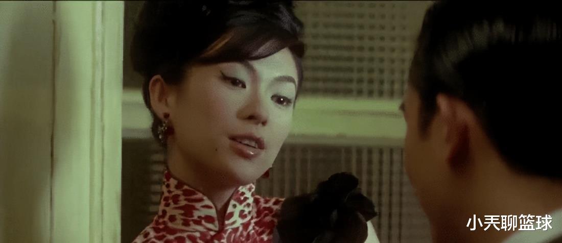 贾玲|43岁的章子怡看着“模仿”她的关晓彤，仿佛是在看25岁时的自己