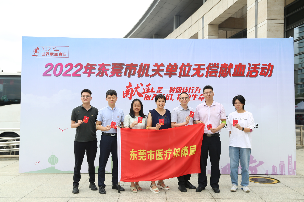 血液中心呼吁返乡大学生就地献血,网友吐槽:献血无偿,用血贼贵